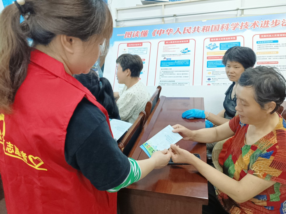 1.市公共資源交易中心開展共建服務(wù)活動2.jpg