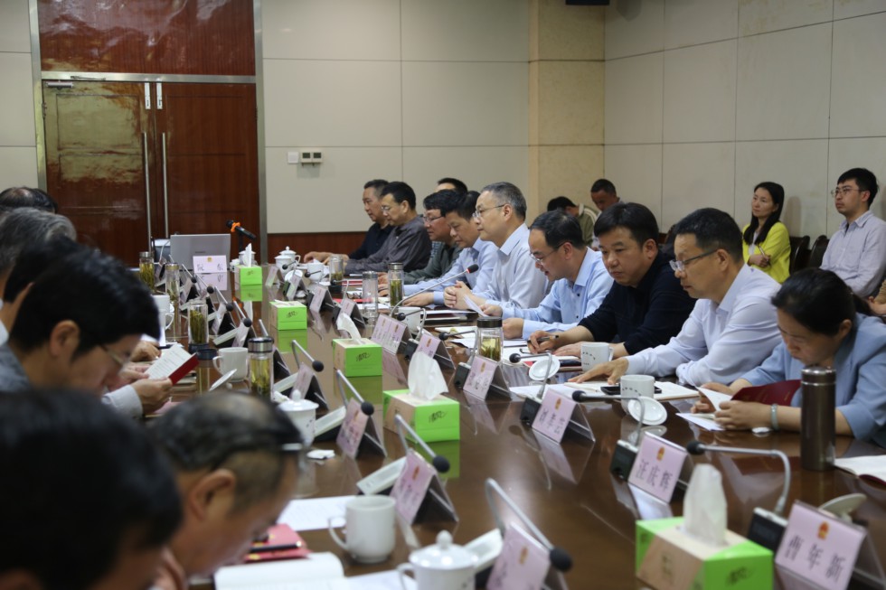 10.市人大常委會(huì)及機(jī)關(guān)舉辦黨紀(jì)學(xué)習(xí)教育讀書班開班式暨機(jī)關(guān)黨組理論學(xué)習(xí)中心組學(xué)習(xí)會(huì)議.jpg