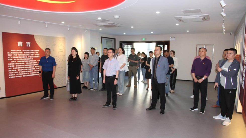 10.市廣播電視臺(tái)赴市黨性黨風(fēng)黨紀(jì)教育館開展警示教育.jpg