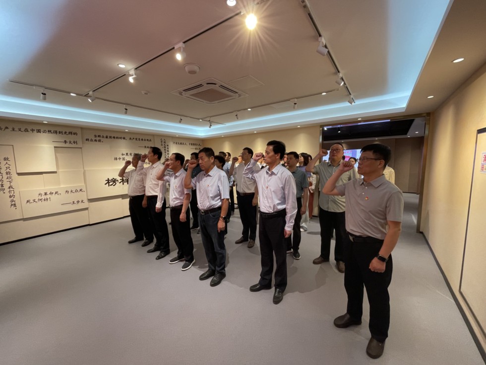 4.市人大常委會及機關(guān)赴市黨性黨風黨紀教育館開展警示教育2.jpg