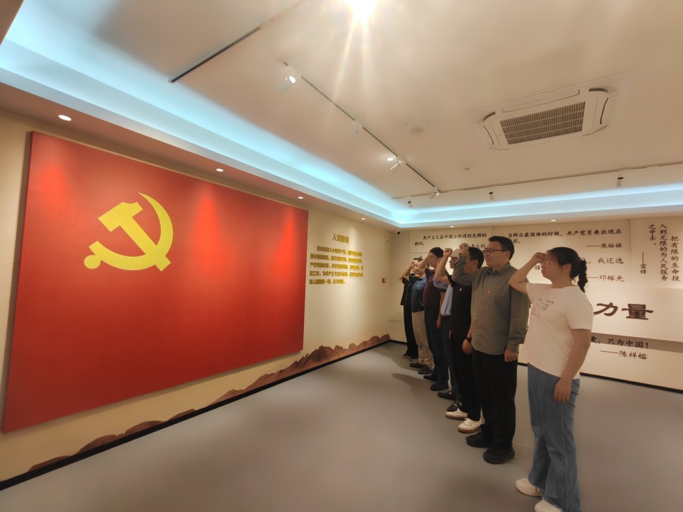 4.市郵政管理局開展“明紀于心、守紀于行”主題黨日活動 (1).jpg